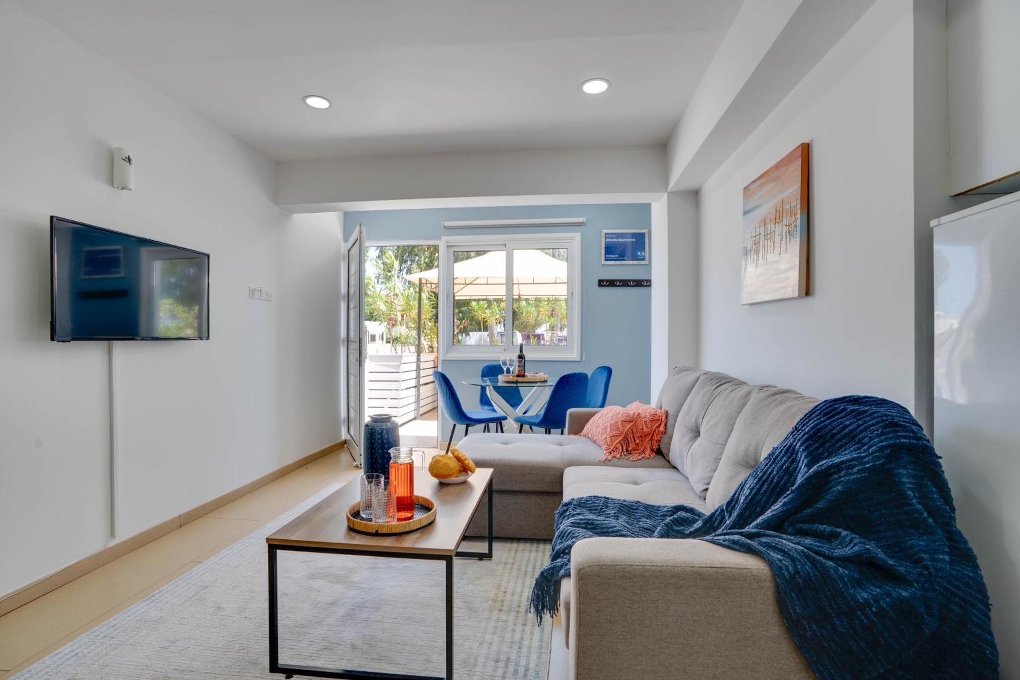 Atlantis Apartments 50M From Makenzy Seafront Larnaca Esterno foto
