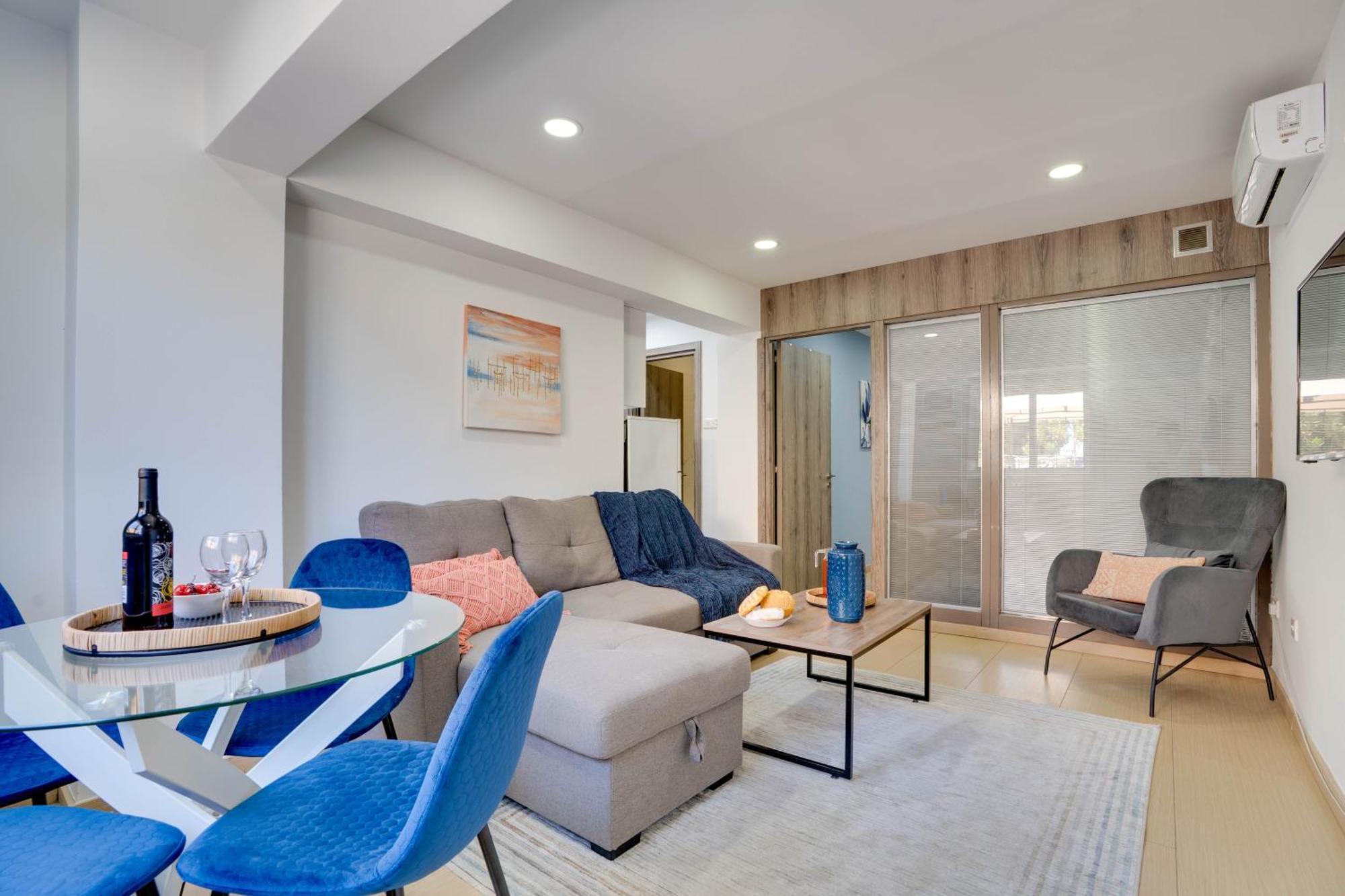 Atlantis Apartments 50M From Makenzy Seafront Larnaca Esterno foto
