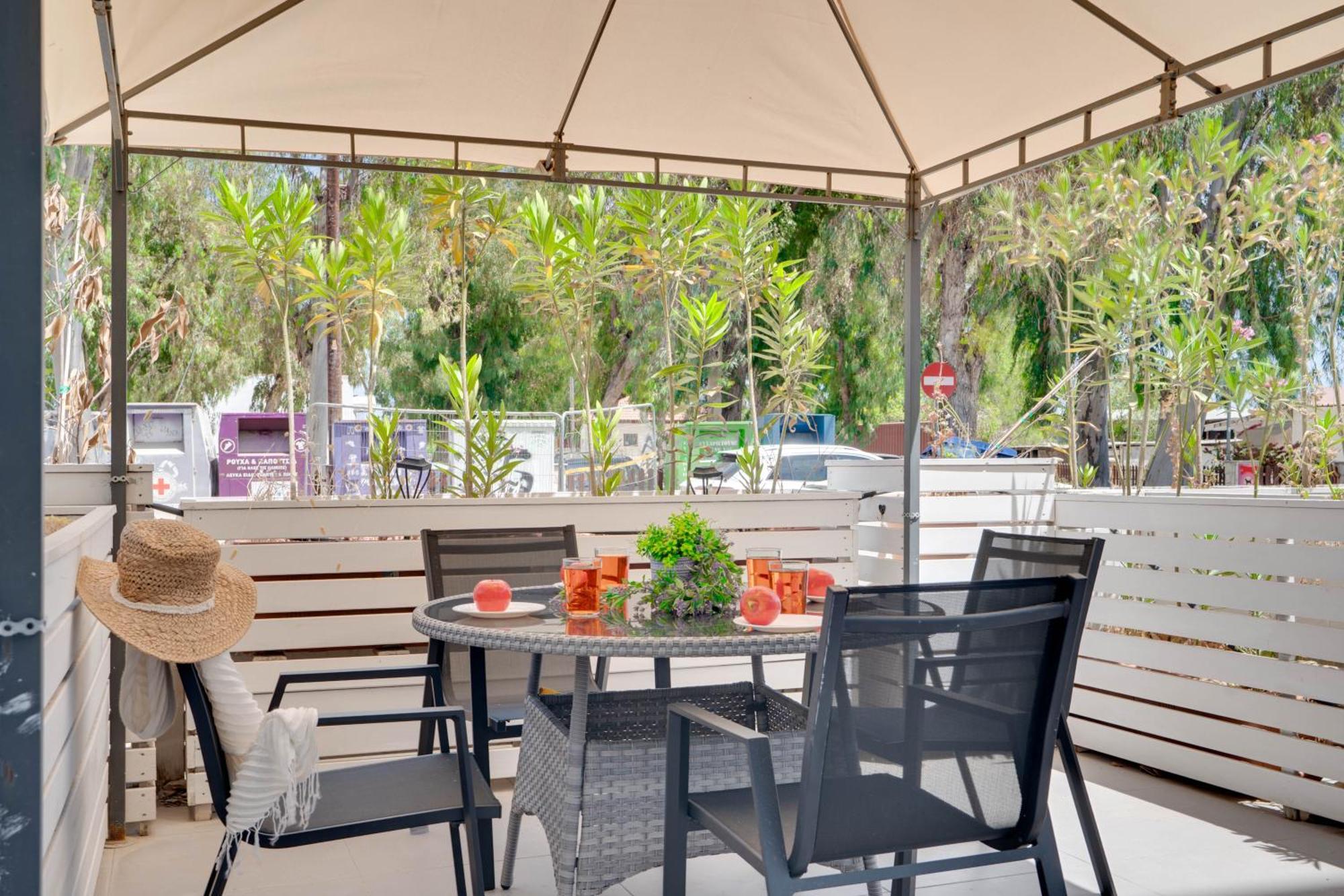 Atlantis Apartments 50M From Makenzy Seafront Larnaca Esterno foto