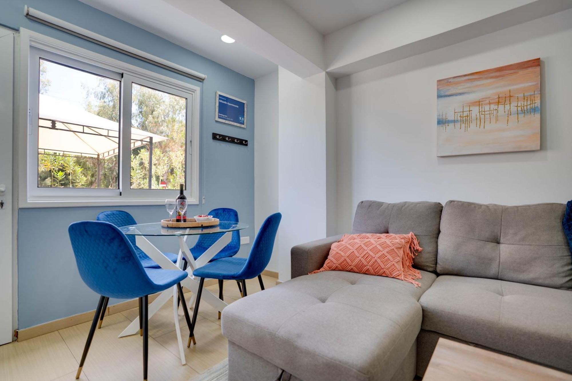 Atlantis Apartments 50M From Makenzy Seafront Larnaca Esterno foto
