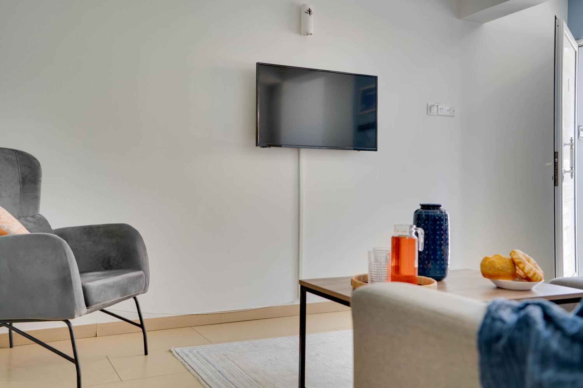 Atlantis Apartments 50M From Makenzy Seafront Larnaca Esterno foto