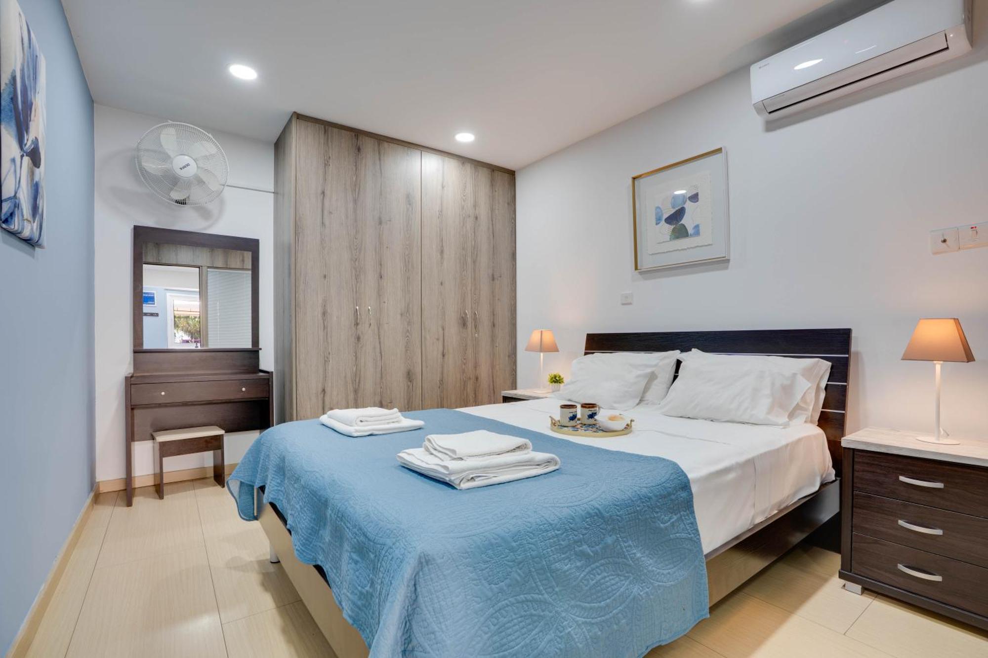Atlantis Apartments 50M From Makenzy Seafront Larnaca Esterno foto