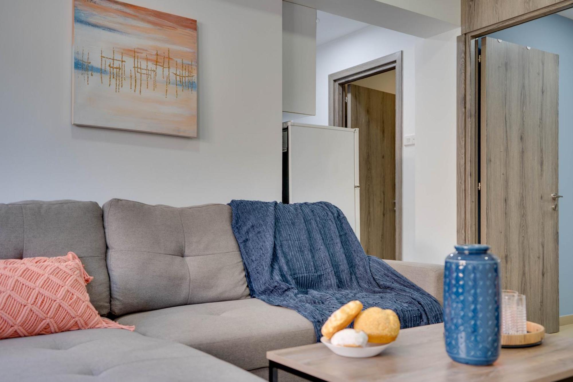 Atlantis Apartments 50M From Makenzy Seafront Larnaca Esterno foto