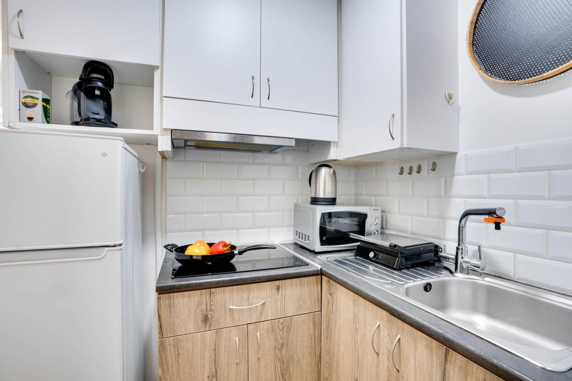 Atlantis Apartments 50M From Makenzy Seafront Larnaca Esterno foto