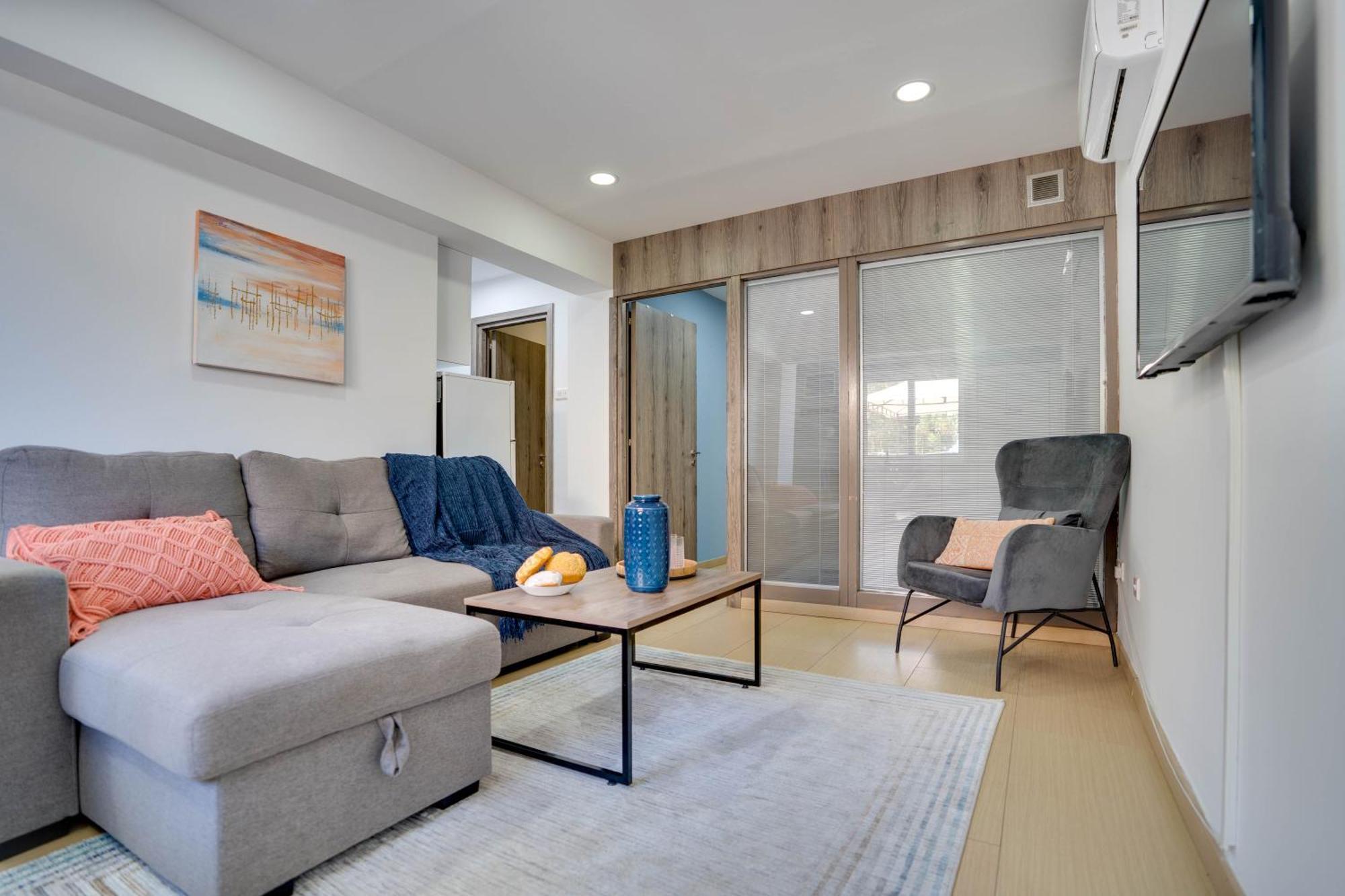 Atlantis Apartments 50M From Makenzy Seafront Larnaca Esterno foto